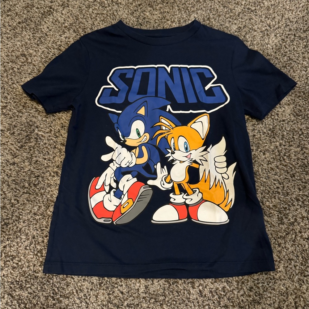 New without tags boys Sonic shirt size L